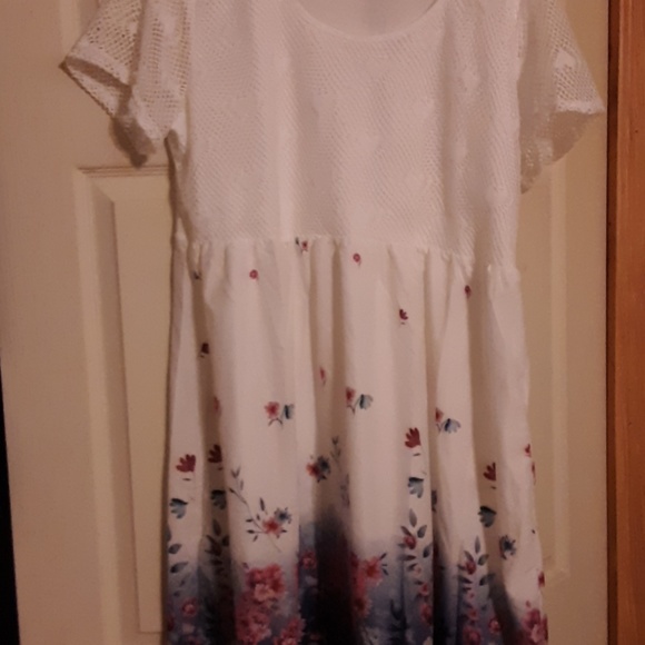 Dress - Picture 4 of 4